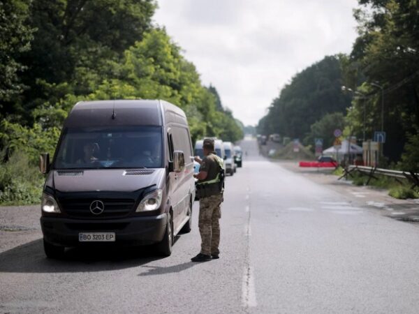 Новини України - Виїзд закордон до 22 років: які документи потрібні