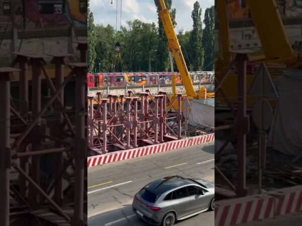Реконструкція шляхопроводу біля станції метро "Дарниця"