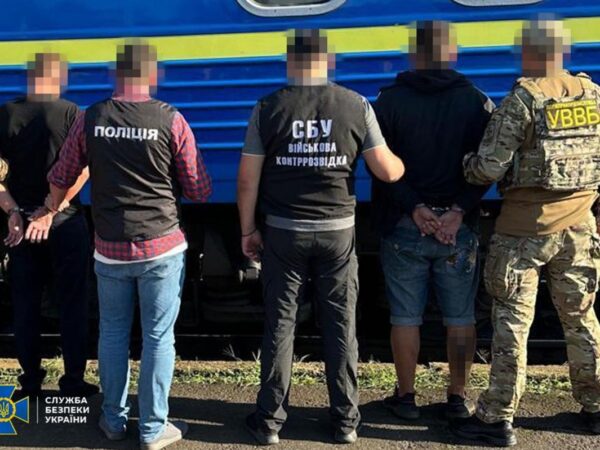 Новини України - Затримано 12 організаторів схем для ухилянтів