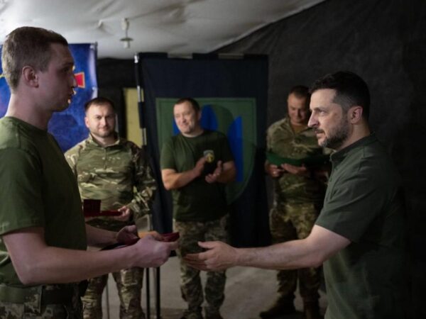 Новини України - Зеленський відвідав оборонців Вовчанська