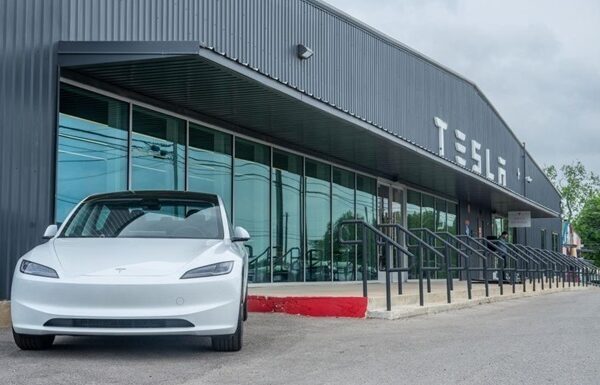 Авто новини - Автопілот Tesla має проблеми на залізничних переїздах - ЗМІ