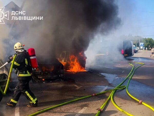 Новини України - Біля кордону з Польщею згоріли сім автомобілів