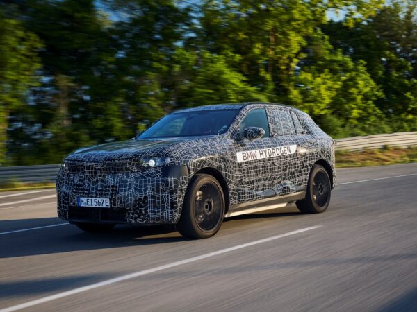 Авто новини - BMW дала перший офіційний погляд на новий X5