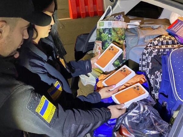 Новини України - До України намагались ввезти контрабандні IPhone 17