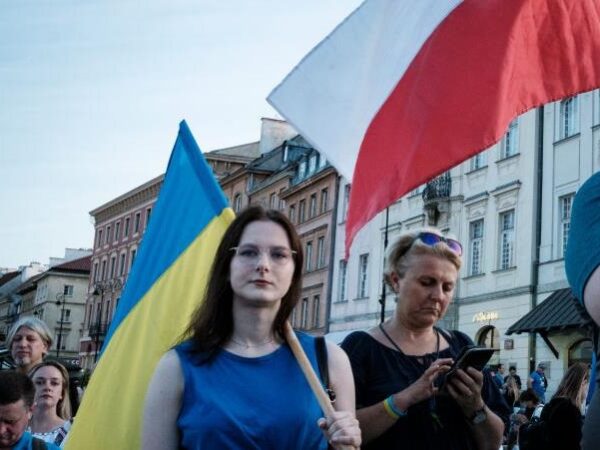 Без категорії - Допомога українським біженцям: уряд Польщі схвалив новий законопроєкт