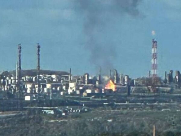 Новини світу - Дрони вдарили по НПЗ в російському місті