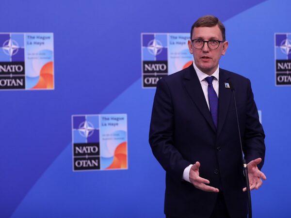 Новини світу - Естонія запросила консультації з НАТО після зальоту російських МіГ-31