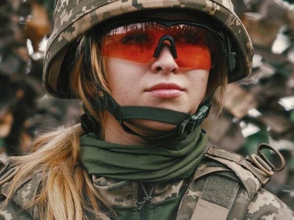 Новини України - Контракт 18-24 вперше підписали дівчата