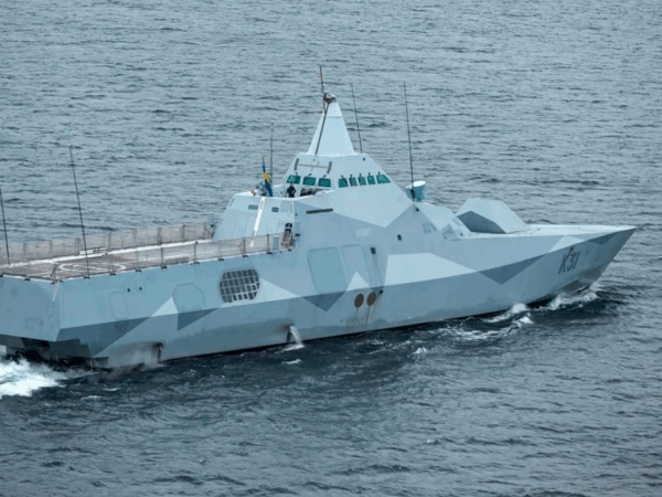 Новини світу - Кораблі НАТО провели спецоперацію через підозріле російське судно