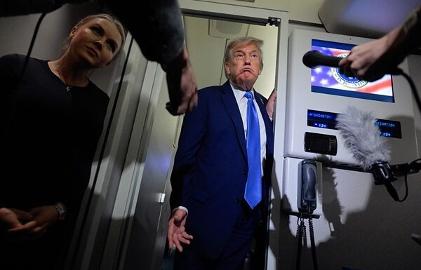 Новини світу - Літак Трампа ледь не зіткнувся з пасажирським Airbus - ЗМІ