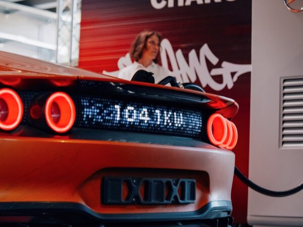 Авто новини - Mercedes AMG представила мегаватну зарядку для електромобілів