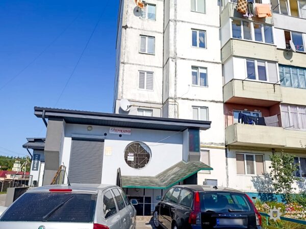 Новини України - На Рівненщині трирічна дитина випала з шостого поверху