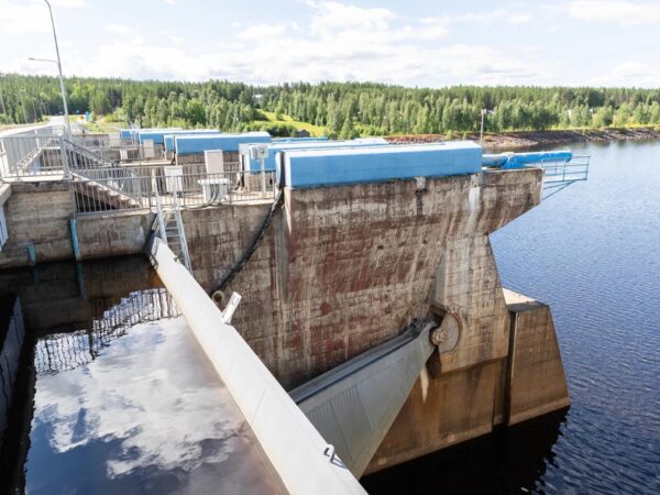 Новини світу - Над електростанцією у Фінляндії помітили безпілотник