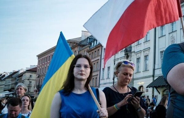 Новини світу - Навроцький підписав закон про продовження допомоги українським біженцям