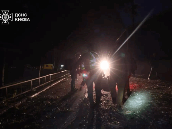 Новини Києва - Обстріл Києва: патрульні показали перші хвилини після удару