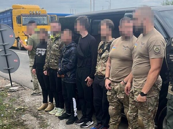 Новини України - Поліцейський з Києва вивозив ухилянтів під виглядом спецпризначенців