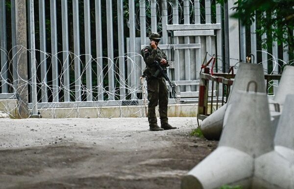 Новини світу - Польща стягує до кордону з Білоруссю та Росією 40 тисяч військових - ЗМІ