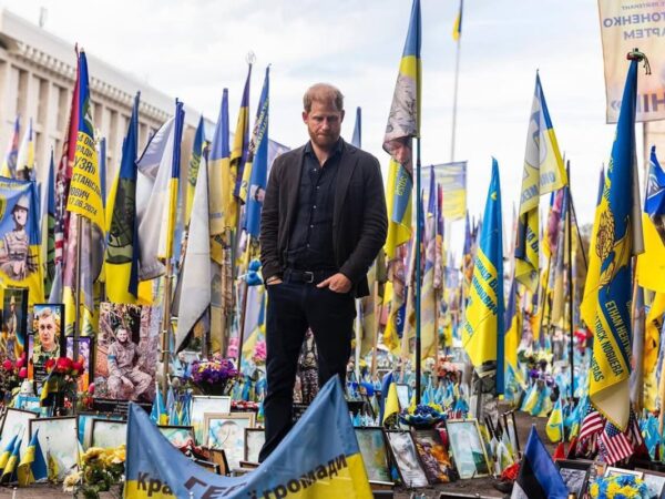 Новини культури - Принц Гаррі вшанував пам’ять загиблих українських захисників у Києві