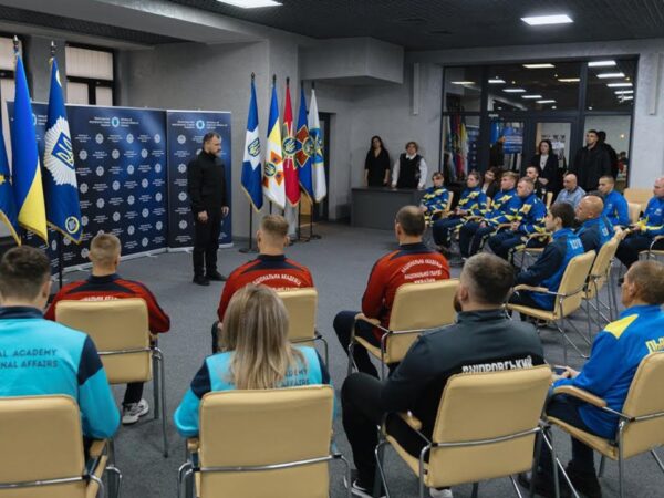 Ігор Клименко зустрівся із курсантами та ліцеїстами системи МВС - переможцями міжнародних змагань