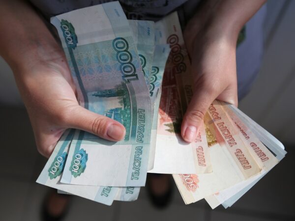 Новини бізнесу - Рубль обвалився до мінімуму з квітня на тлі погроз Трампа щодо санкцій