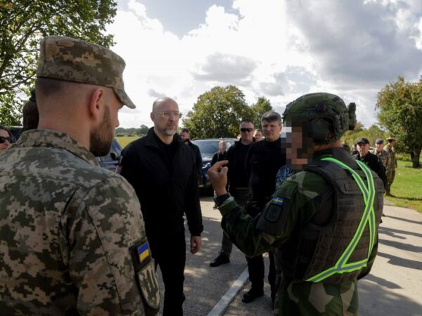 Новини України - Шмигаль відвідав полігон у Британії, де навчають бійців для ЗСУ