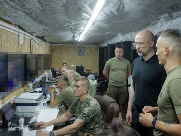 Новини України - Шмигаль відвідав військових на фронті