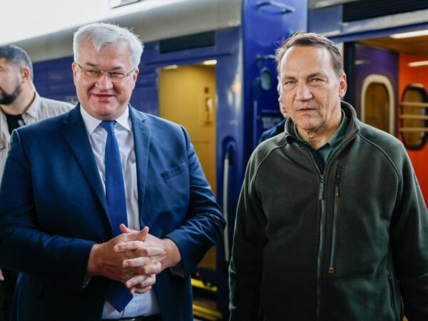 Новини України - Сікорський прибув у Київ і дав відповідь Трампу