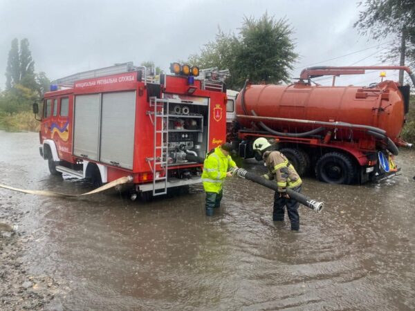 Новини України - Сильна злива затопила вулиці Одеси