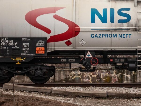 Новини світу - США накладуть санкції на нафтову компанію NIS - президент Сербії