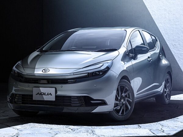 Авто новини - Toyota презентувала оновлений Aqua