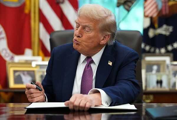 Новини світу - Трамп анонсував бесіду з Путіним і вирішення війни