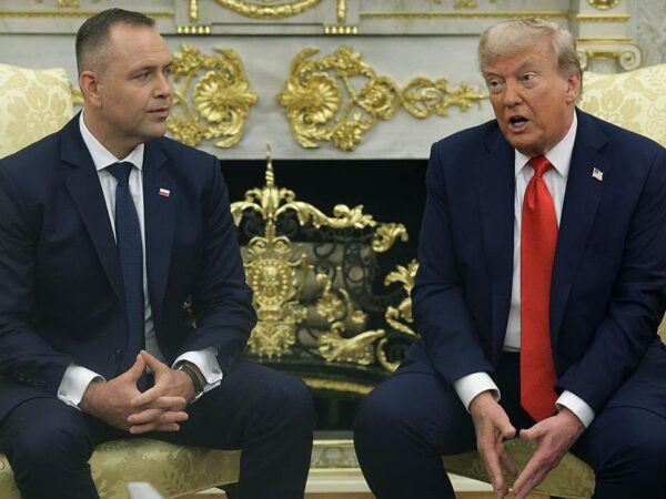 Новини світу - Трамп і Навроцький обговорили атаку російських дронів на Польщу
