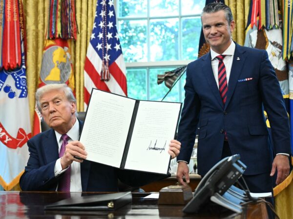 Новини світу - Трамп підписав указ про перейменування Пентагону у "Міністерство війни"