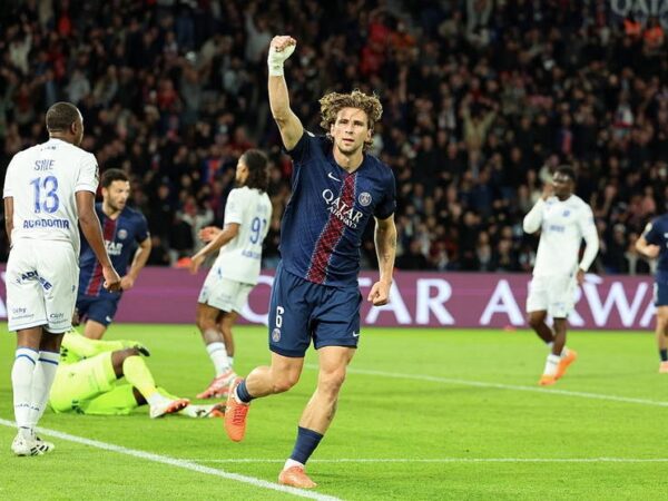 Новини спорту - Тренер ПСЖ відзначив гру українського футболіста