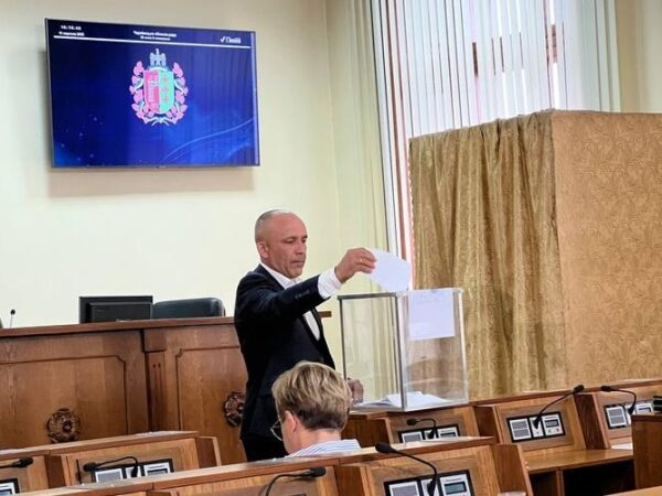 Новини України - У Чернівцях звільнили голову облради