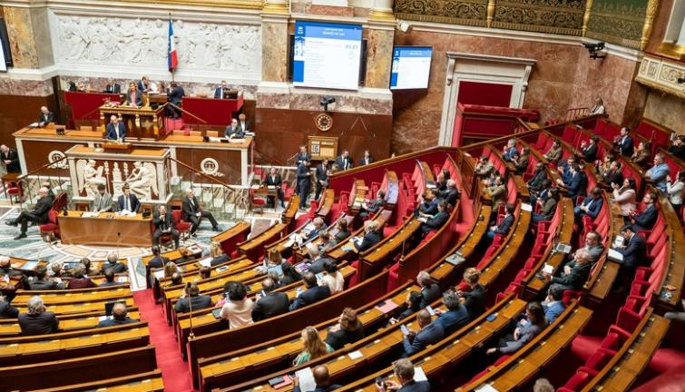 Новини світу - У Франції активіст надіслав депутатам 600 презервативів