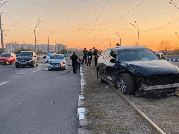 Авто новини - У Харкові 14-річний хлопець за кермом авто скоїв ДТП