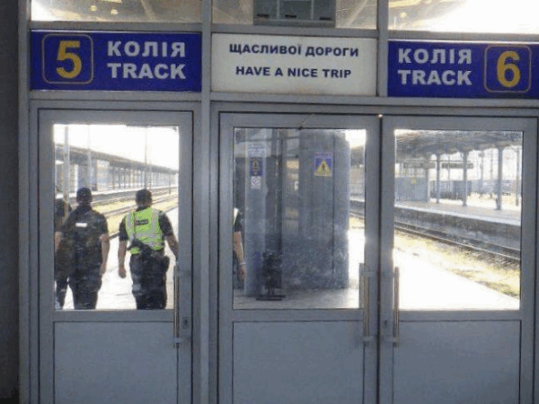 Новини Києва - У Києві помер чоловік, якого уразило струмом на даху електропотягу