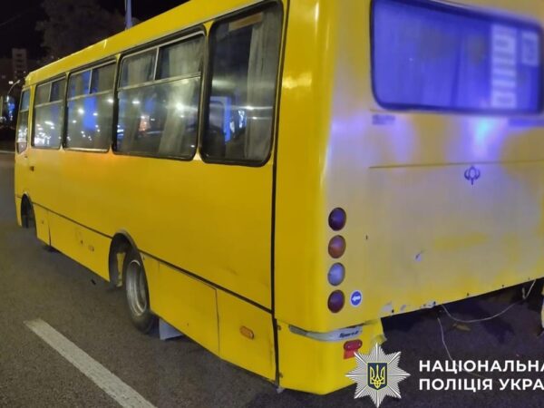 Новини Києва - У Києві водій Mercedes напідпитку врізався в маршрутку