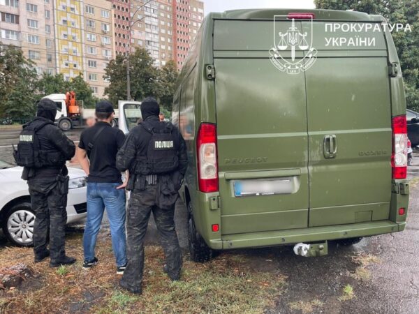 Новини Києва - У Києві жінка продавала автомобілі, ввезені для ЗСУ