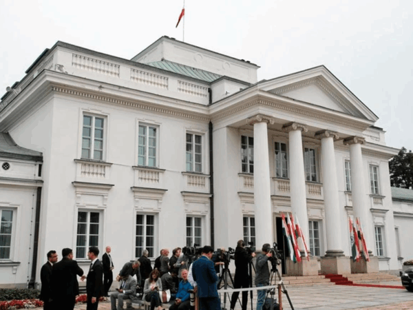 Новини світу - У Польщі знешкодили дрон, який літав над урядовими будівлями