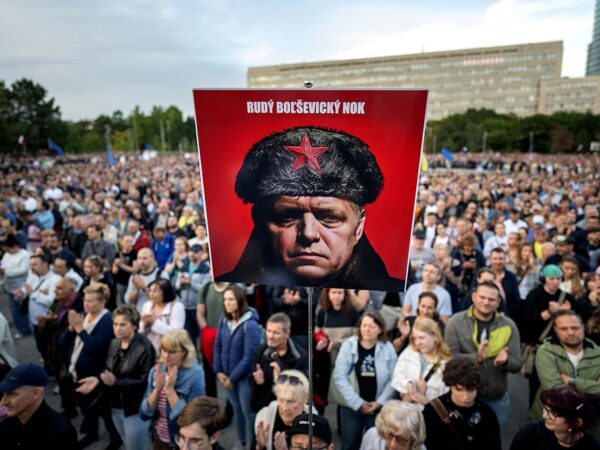 Новини світу - У Словаччині поновились протести проти уряду Фіцо