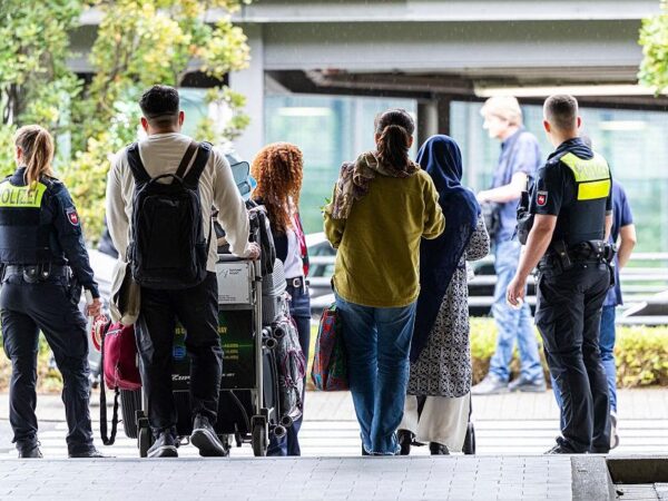 Новини світу - В Німеччині вперше за 15 років зменшилась кількість біженців
