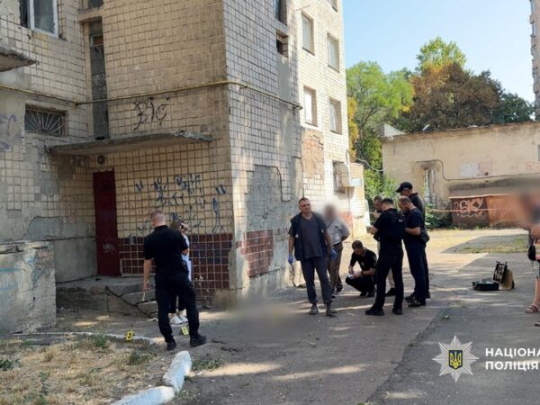 Новини України - В Одесі затримали жінку, яка викинула з вікна новонароджену дитину