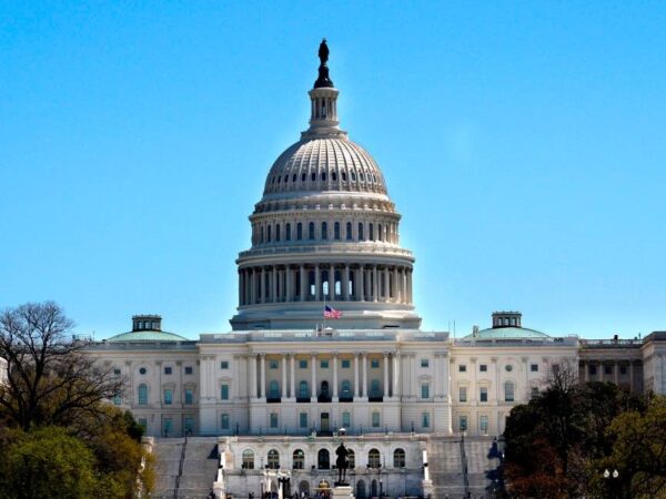 Новини політики - В США пропонують регулярно передавати Україні заморожені російські активи