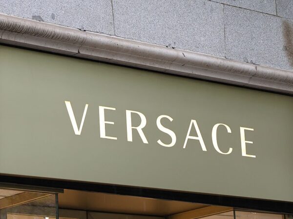 Новини бізнесу - Єврокомісія дозволила купівлю Versace модним домом Prada