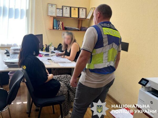 Новини Києва - Залишила немовля на кілька днів: у Києві 17-річна матір отримала підозру