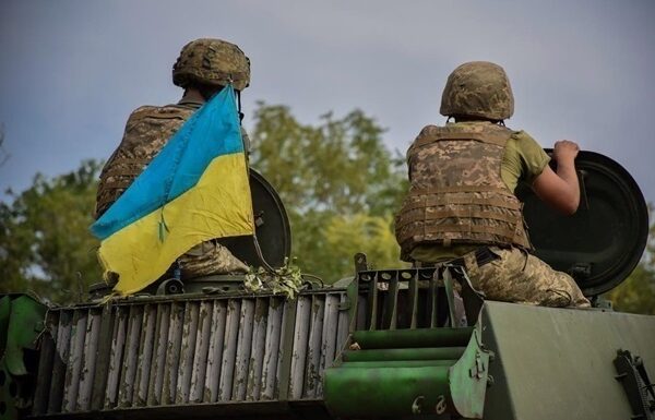 Новини України - ЗСУ встановлюють держпрапори в селі на Сумщині