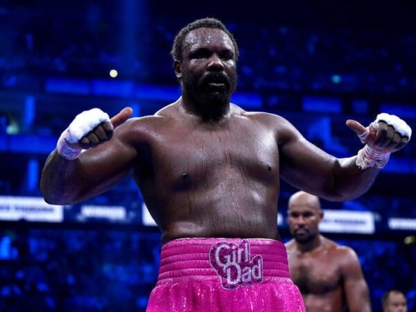 Новини спорту - 50-й бій у кар'єрі Дерека Чісори відбудеться за участю Чжан Чжилея