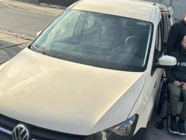 Новини України - Благодійники передали авто ветерану з інвалідністю